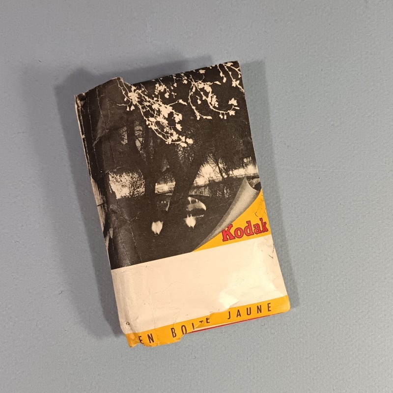 LOT DE PLUS DE 50 PETITES PHOTOS DES ANNEES 1940 A 1945 DES CJF CHANTIERS DE JEUNESSE AVEC UN INSIGNE TISSU